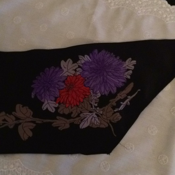 Vintage Veresa by Vera Black Floral Scarf - Picture 5 of 7